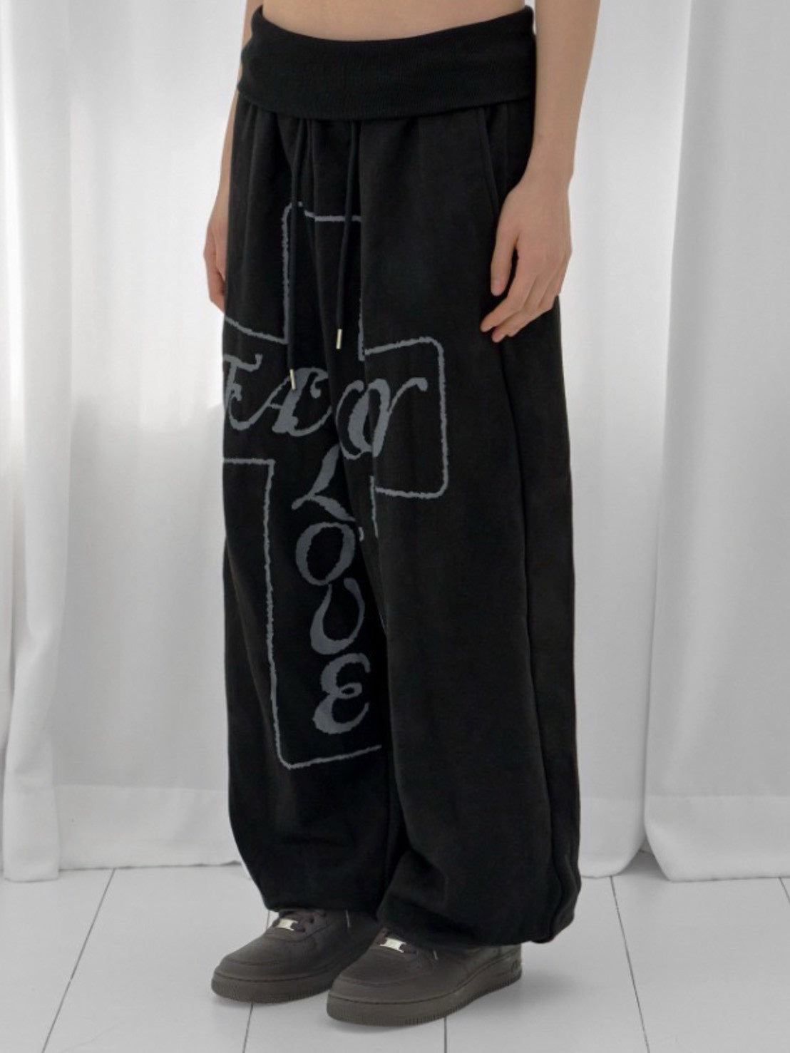 【FANCY CLUB】FROSS BANDING SWEATPANTS