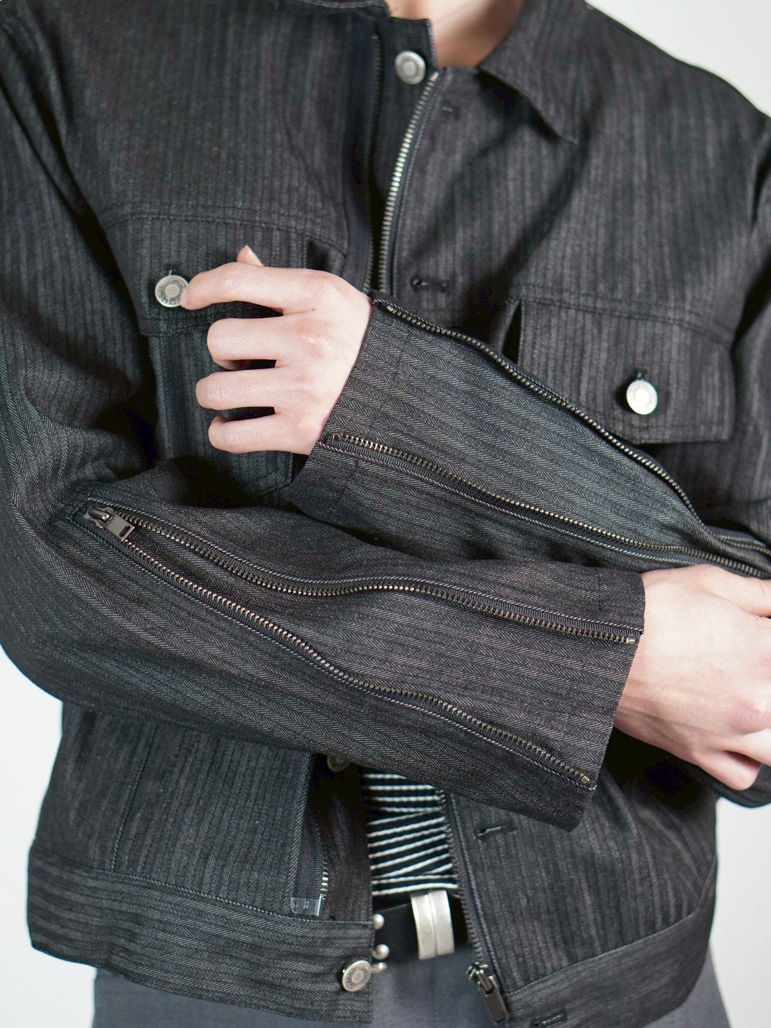 4/10 20:00発売 受注制【Chikashitsu +】non fade denim trucker jacket (2color)