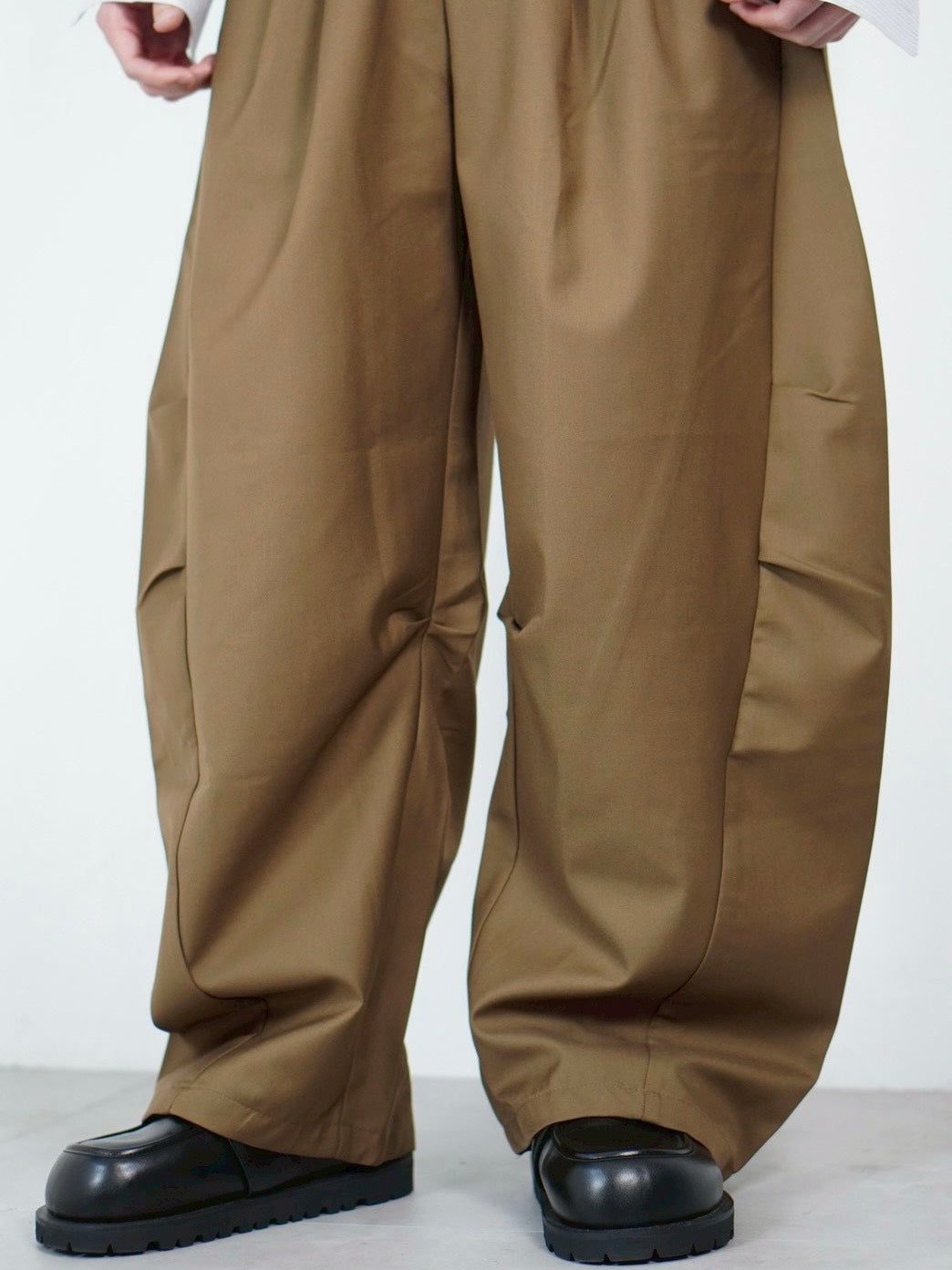 4/10 20:00発売 受注制【Chikashitsu +】2 tuck side design curve pants (3color)