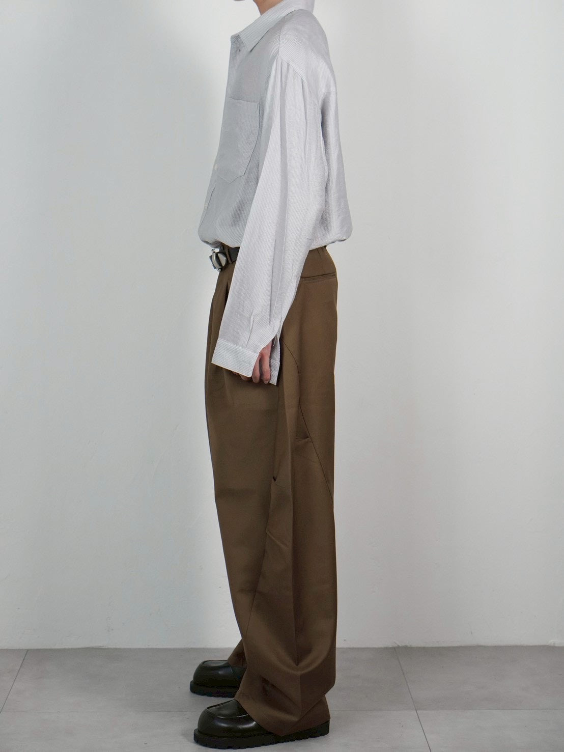 4/10 20:00発売 受注制【Chikashitsu +】2 tuck side design curve pants (3color)