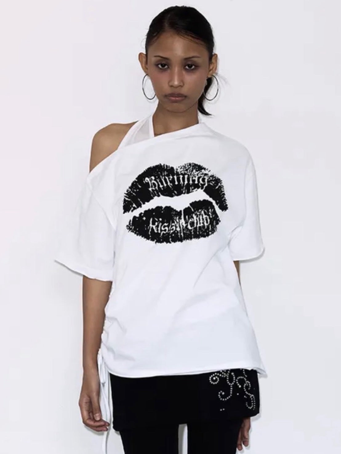 【FANCY CLUB】KISSING ONE-SHOULDER TOP
