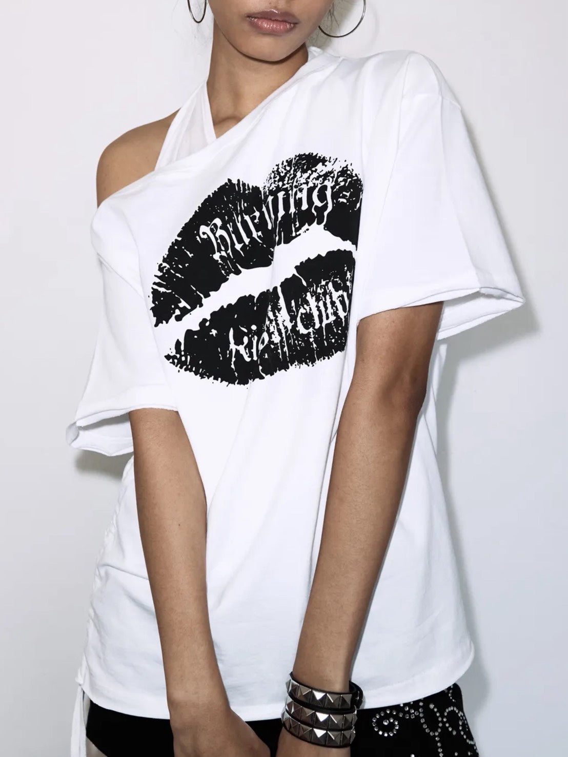 【FANCY CLUB】KISSING ONE-SHOULDER TOP