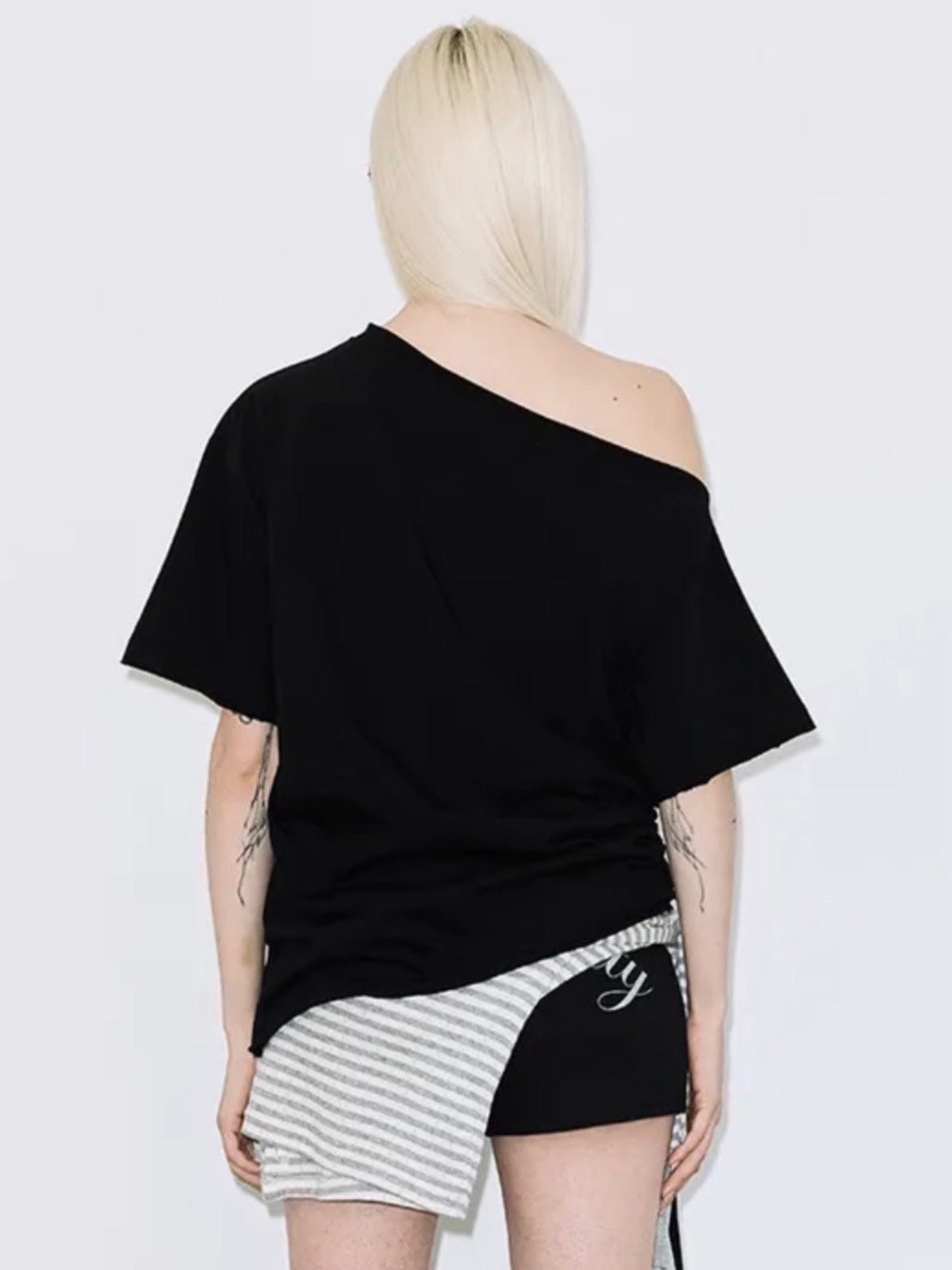 【FANCY CLUB】KISSING ONE-SHOULDER TOP
