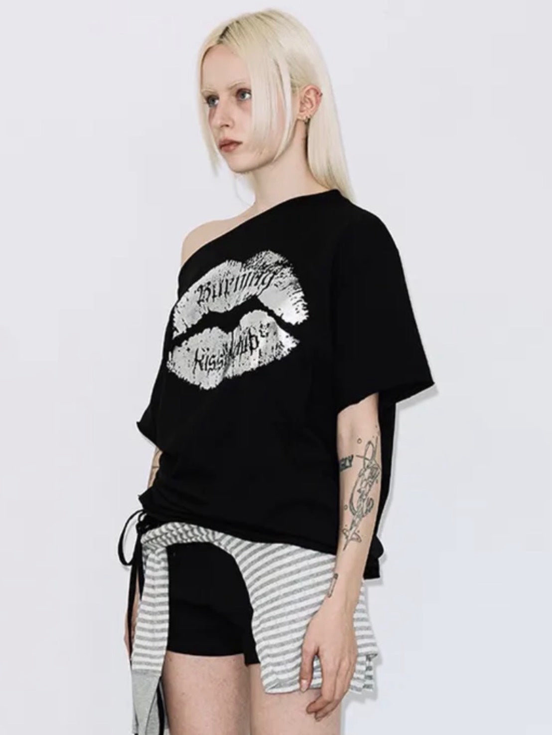【FANCY CLUB】KISSING ONE-SHOULDER TOP