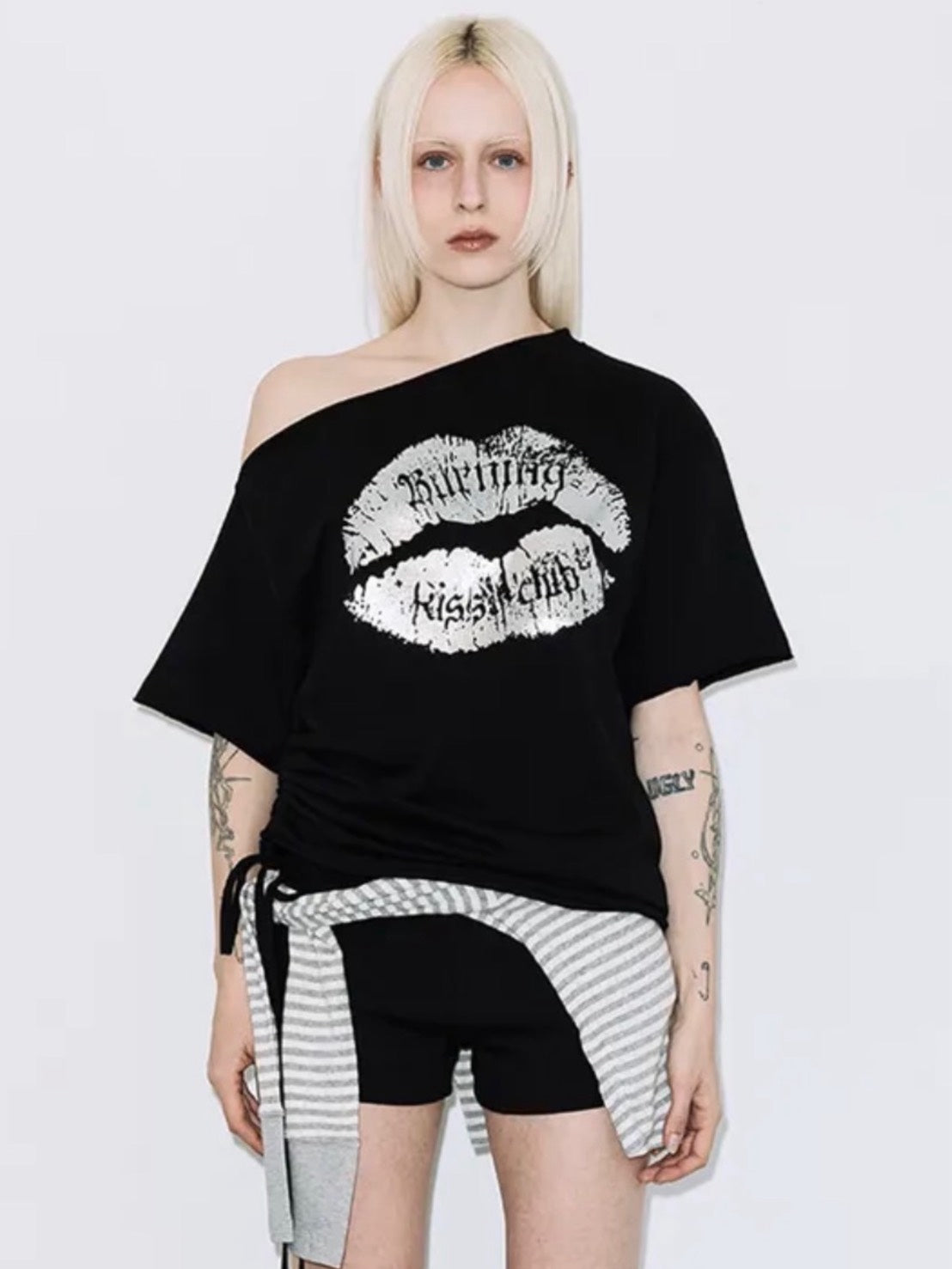 【FANCY CLUB】KISSING ONE-SHOULDER TOP
