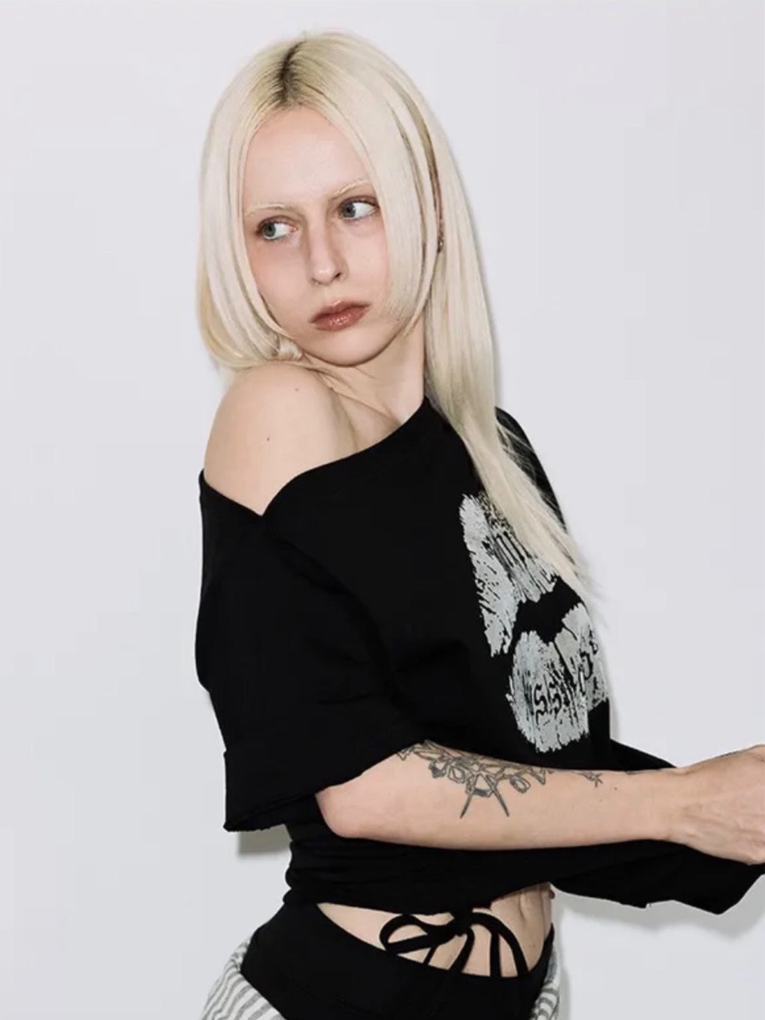 【FANCY CLUB】KISSING ONE-SHOULDER TOP