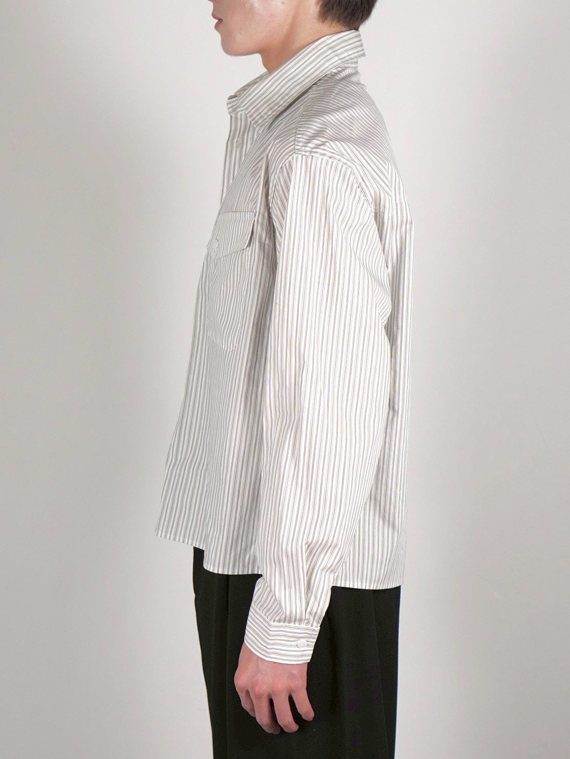 5/8 20:00 発売 【Chikashitsu +】cropped pocket stripe shirt (2color)