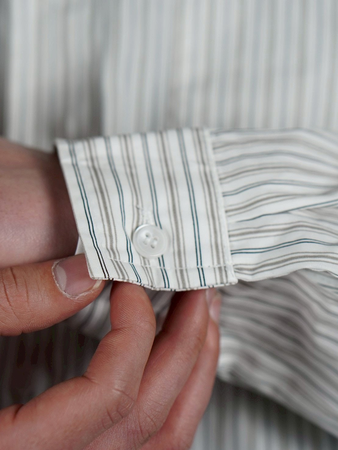 5/8 20:00 発売 【Chikashitsu +】cropped pocket stripe shirt (2color)