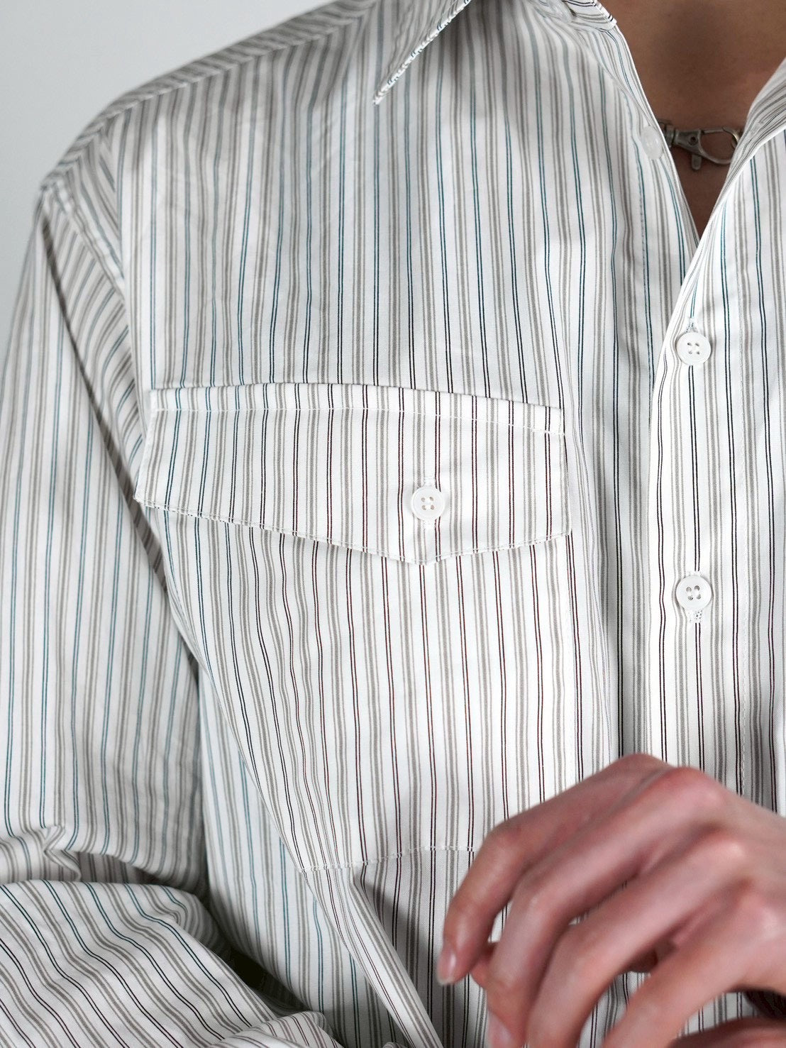 5/8 20:00 発売 【Chikashitsu +】cropped pocket stripe shirt (2color)