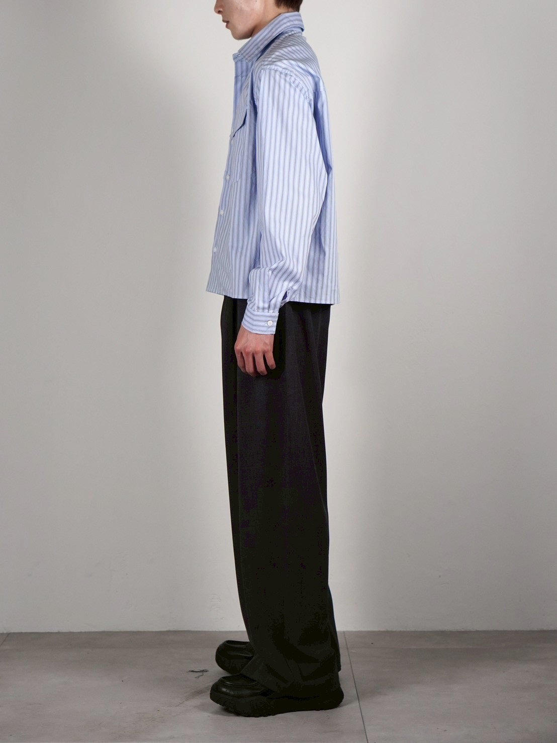5/8 20:00 発売 【Chikashitsu +】cropped pocket stripe shirt (2color)