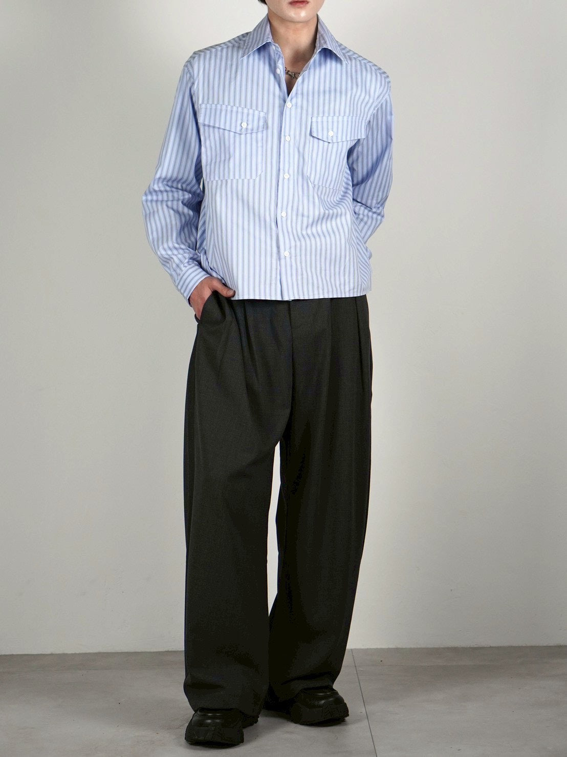 5/8 20:00 発売 【Chikashitsu +】cropped pocket stripe shirt (2color)