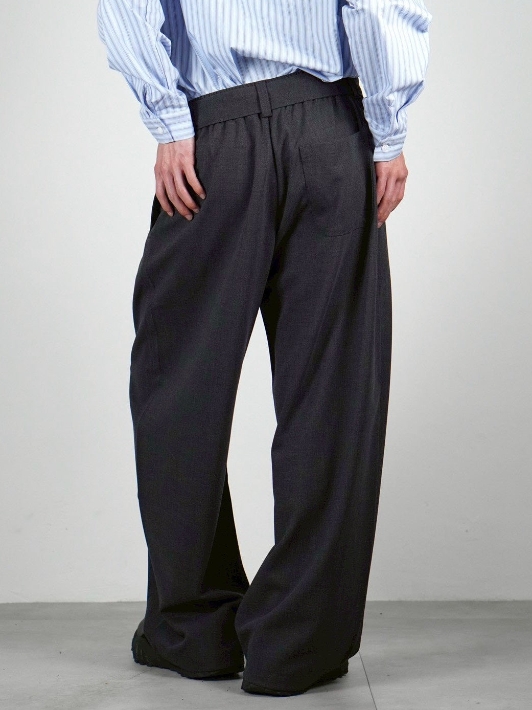5/8 20:00 発売 
受注制【Chikashitsu +】belt tuck wide slacks (3color)