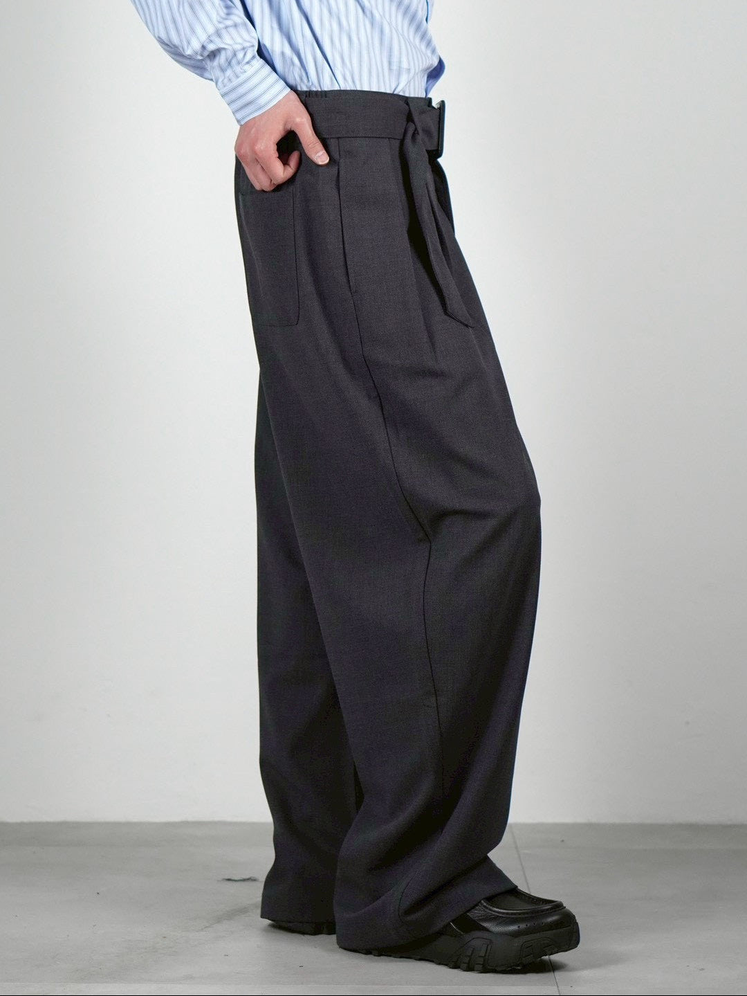 5/8 20:00 発売 
受注制【Chikashitsu +】belt tuck wide slacks (3color)