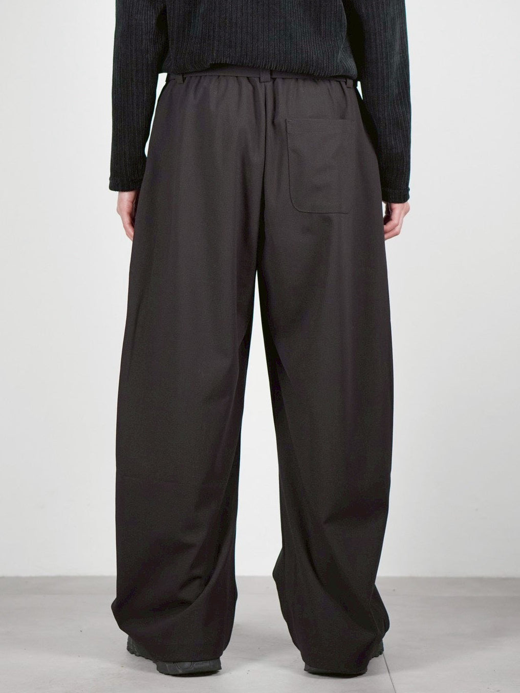 5/8 20:00 発売 
受注制【Chikashitsu +】belt tuck wide slacks (3color)