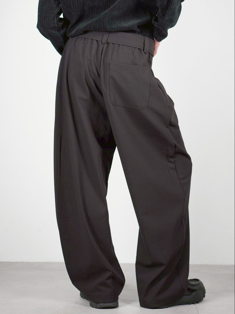 5/8 20:00 発売 
受注制【Chikashitsu +】belt tuck wide slacks (3color)