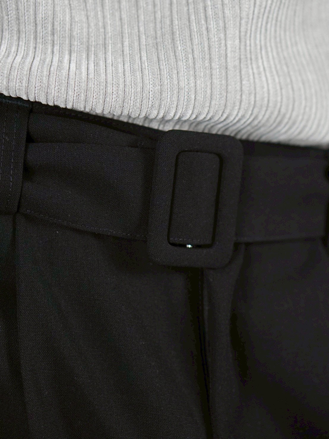 5/8 20:00 発売 
受注制【Chikashitsu +】belt tuck wide slacks (3color)