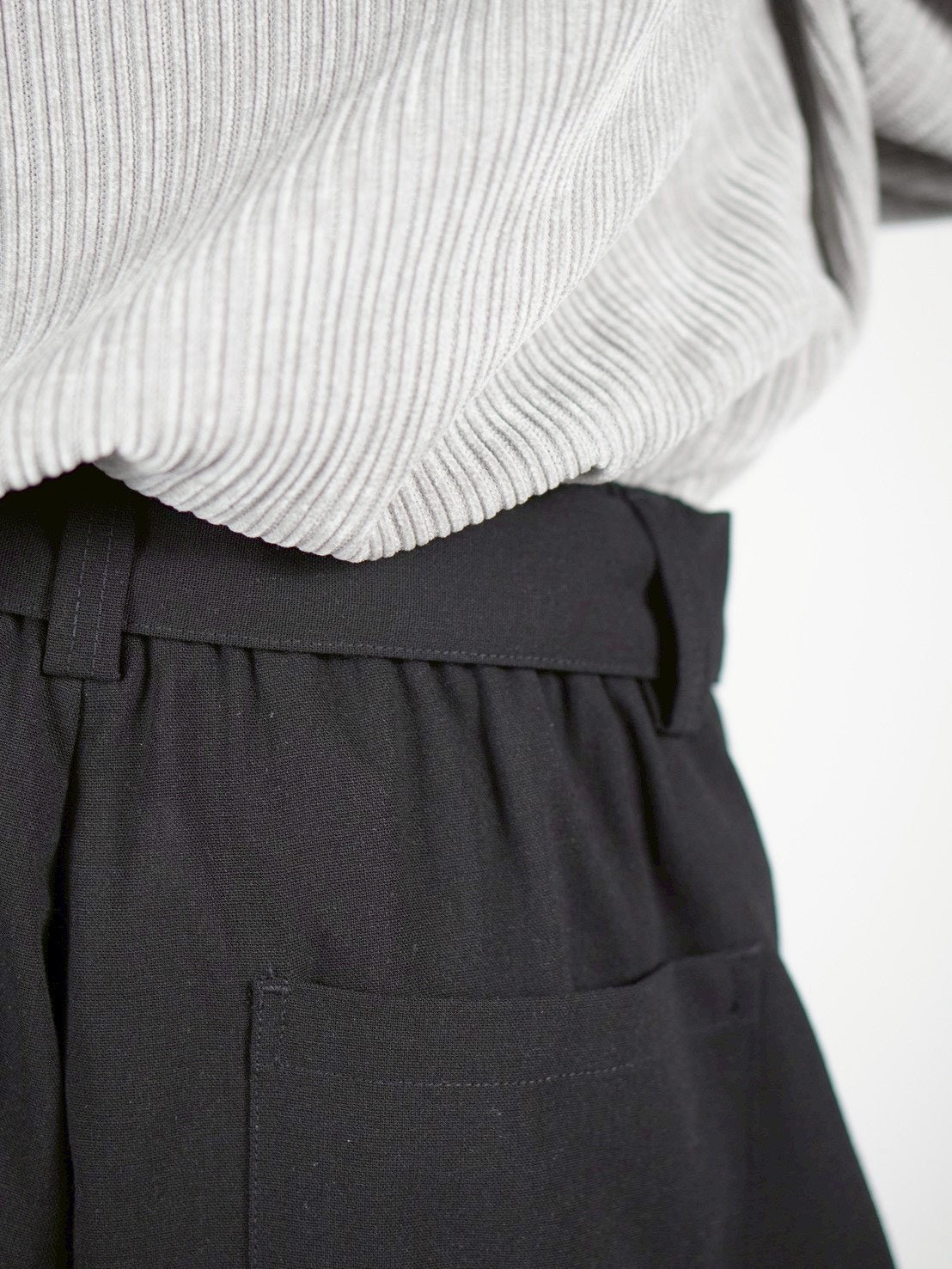 5/8 20:00 発売 
受注制【Chikashitsu +】belt tuck wide slacks (3color)