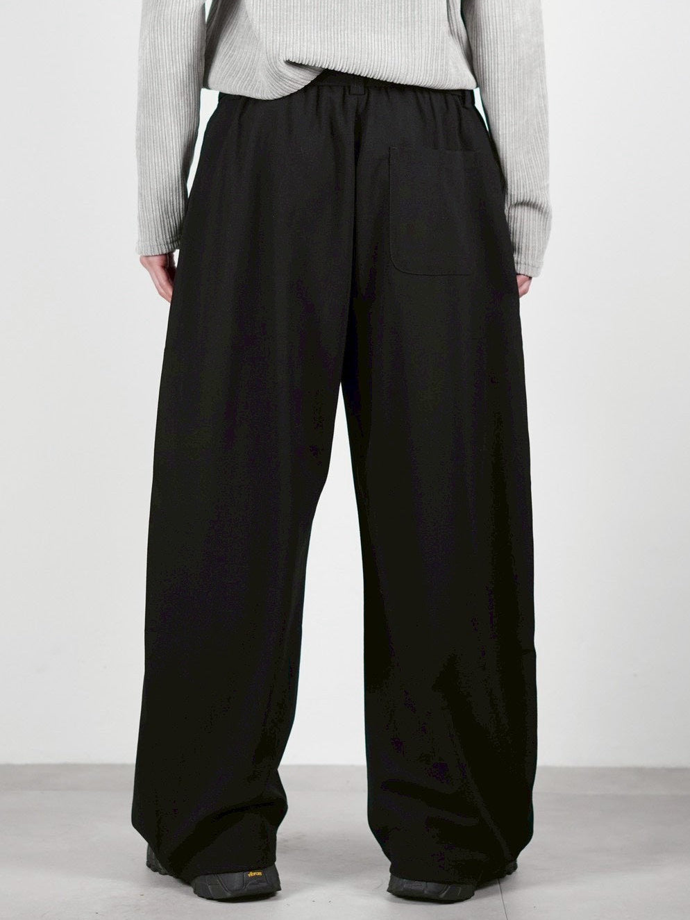5/8 20:00 発売 
受注制【Chikashitsu +】belt tuck wide slacks (3color)