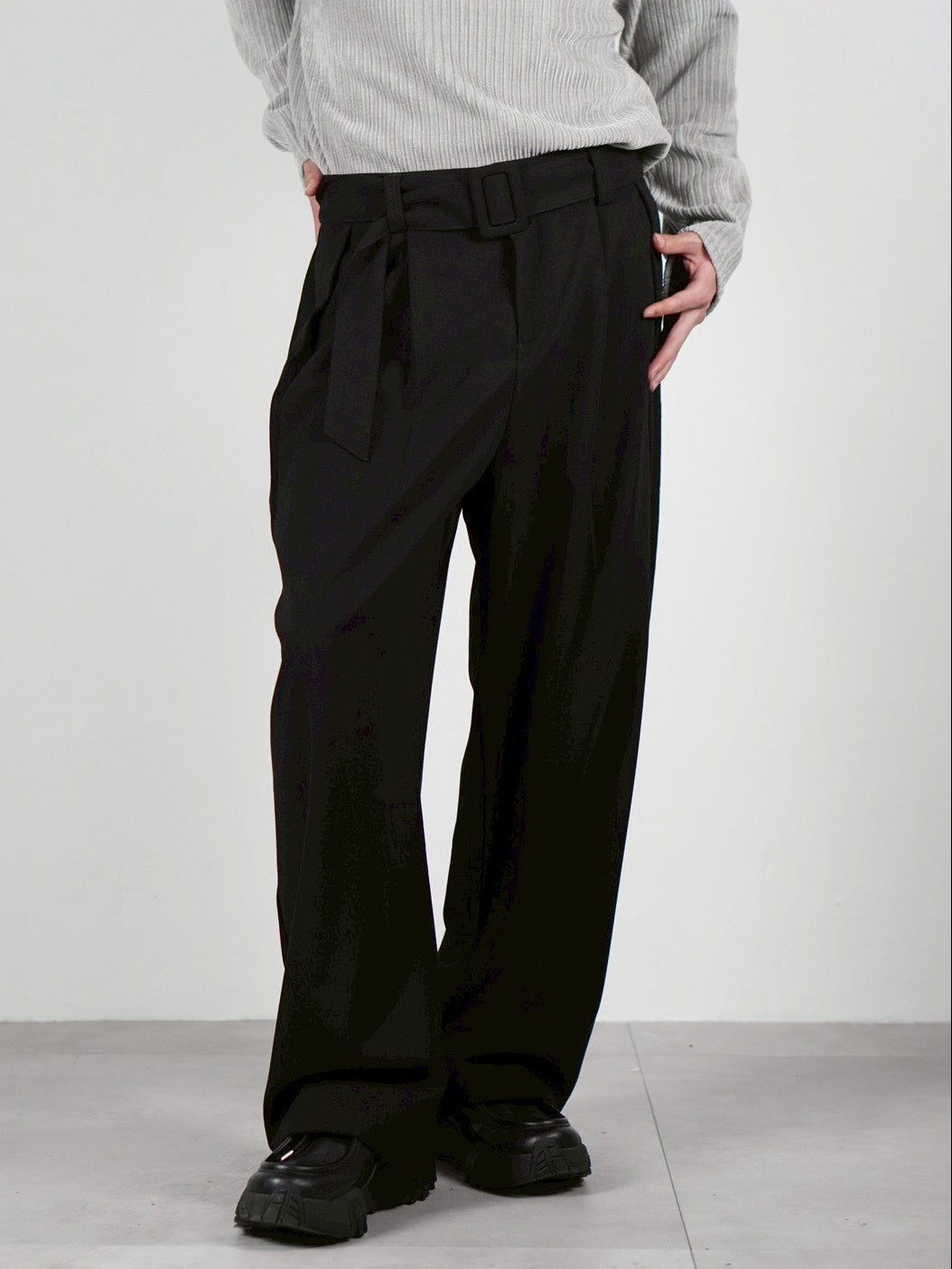 5/8 20:00 発売 
受注制【Chikashitsu +】belt tuck wide slacks (3color)