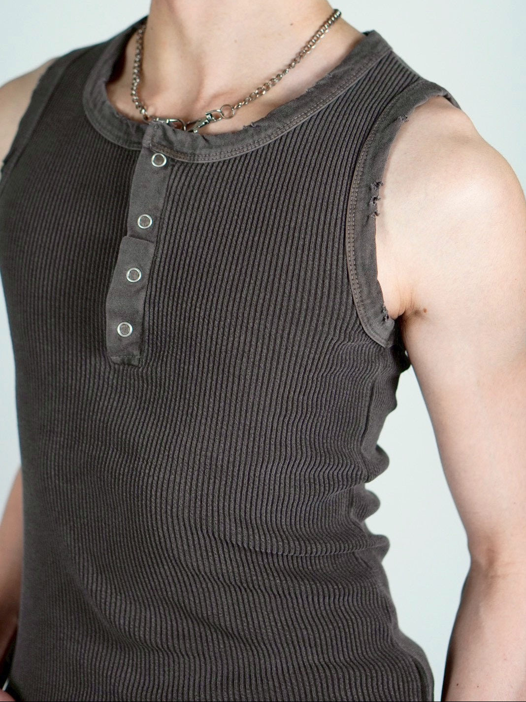 受注制【Chikashitsu +】pigment henley neck sleeveless (3color)