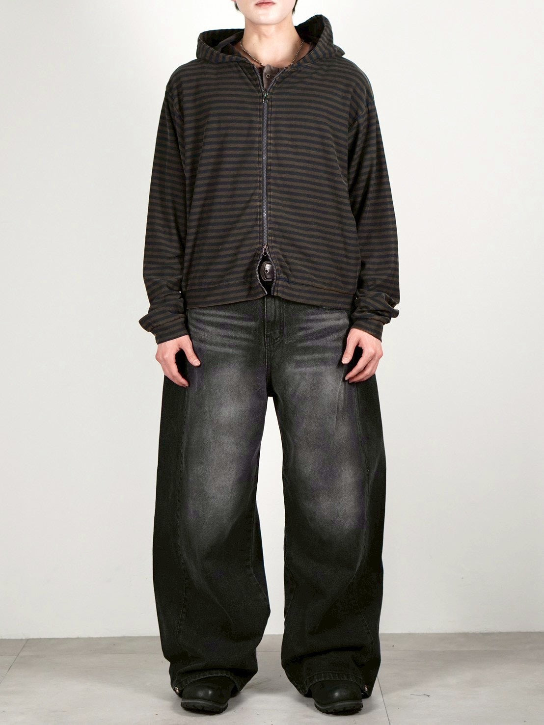 受注制【Chikashitsu +】pigment border zip hoodie (2color)