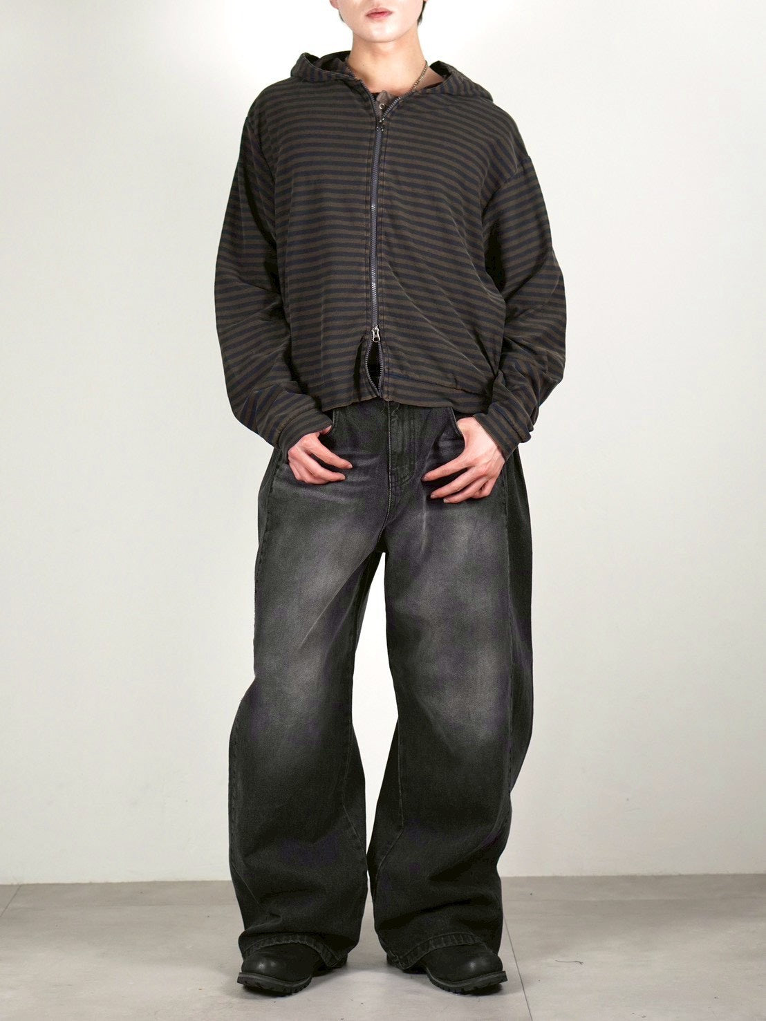 受注制【Chikashitsu +】pigment border zip hoodie (2color)