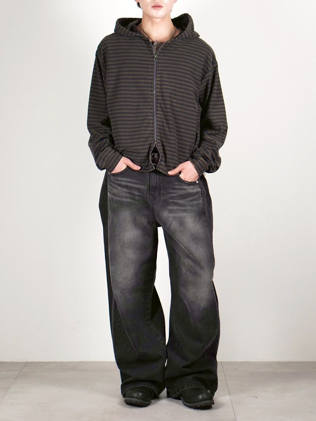 受注制【Chikashitsu +】pigment border zip hoodie (2color)