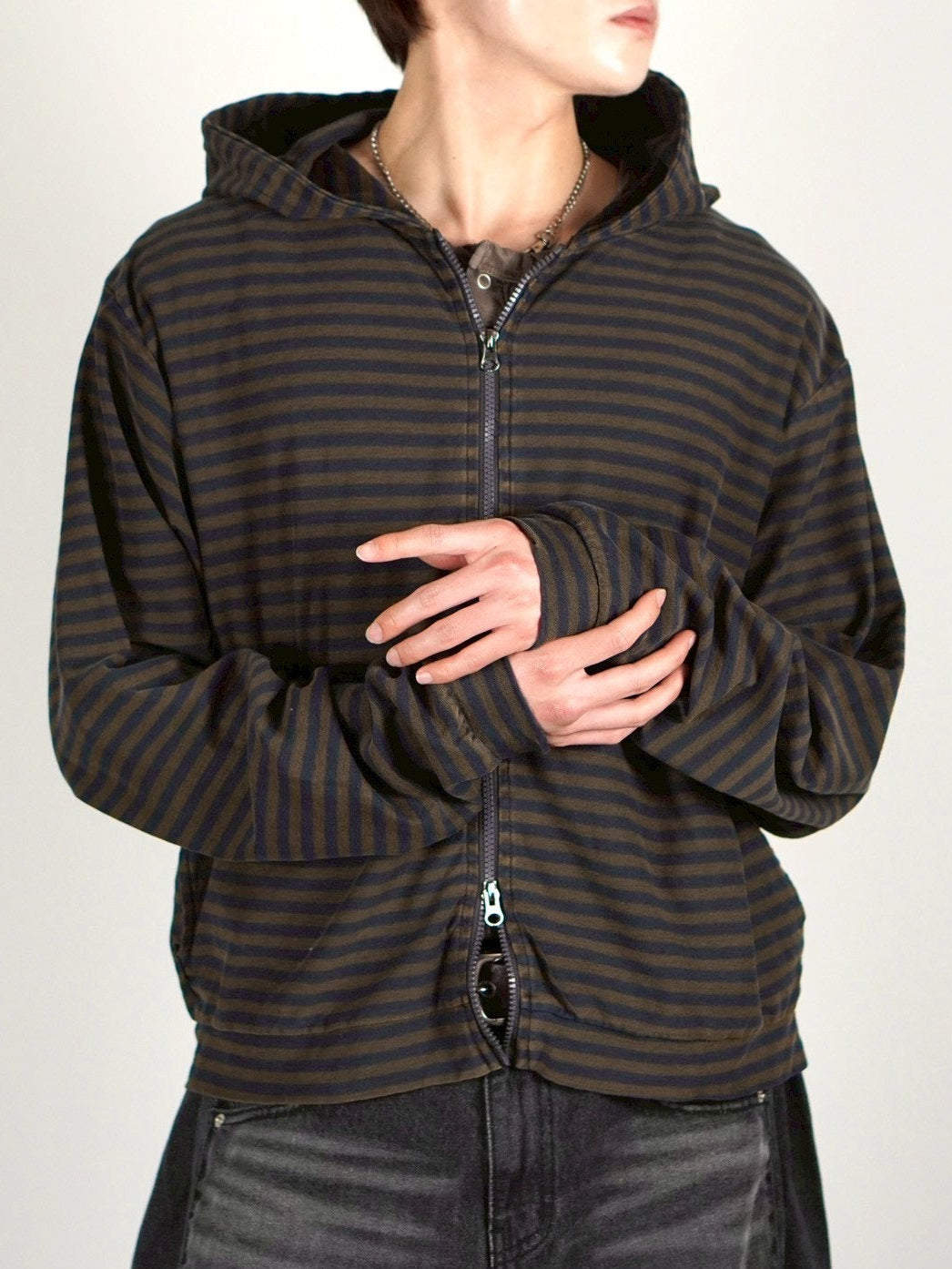 受注制【Chikashitsu +】pigment border zip hoodie (2color)