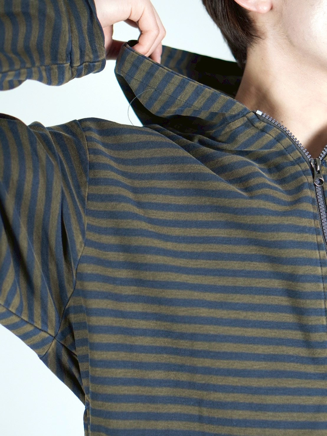 受注制【Chikashitsu +】pigment border zip hoodie (2color)