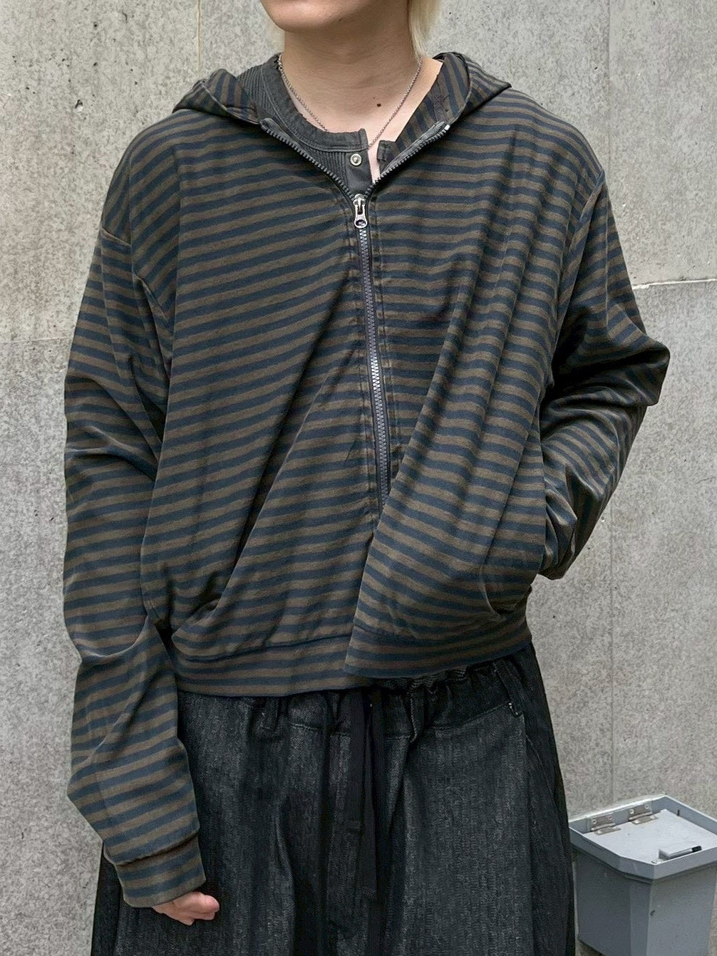 受注制【Chikashitsu +】pigment border zip hoodie (2color)