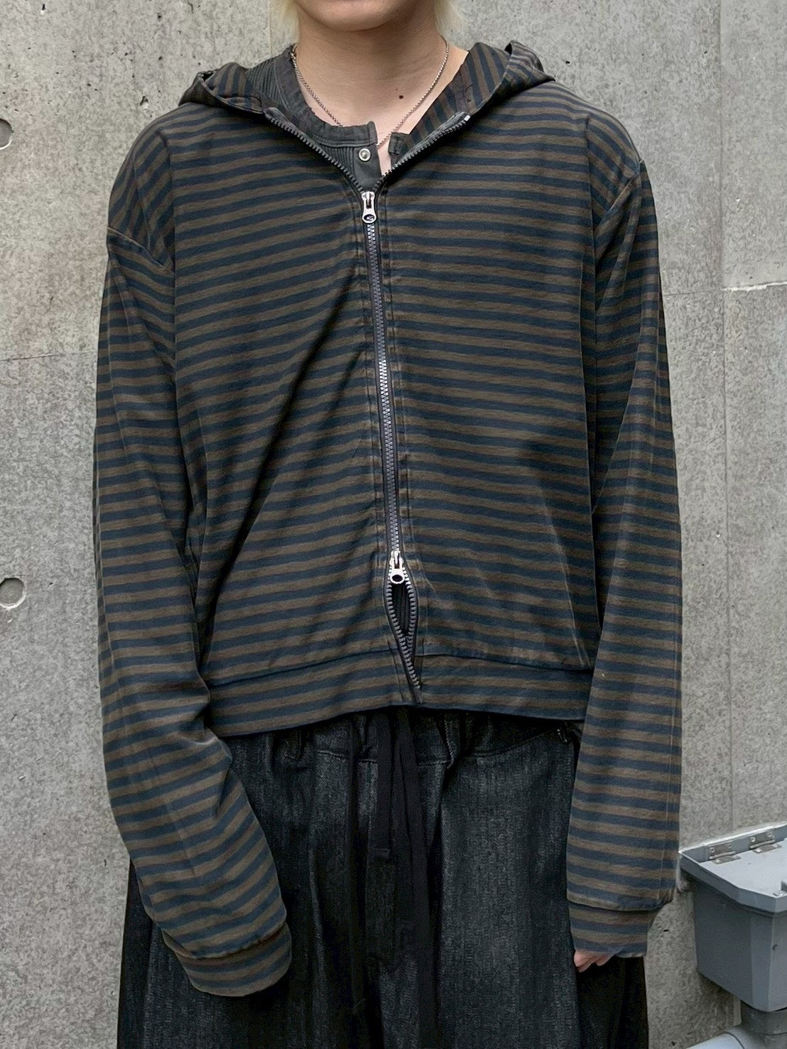 受注制【Chikashitsu +】pigment border zip hoodie (2color)