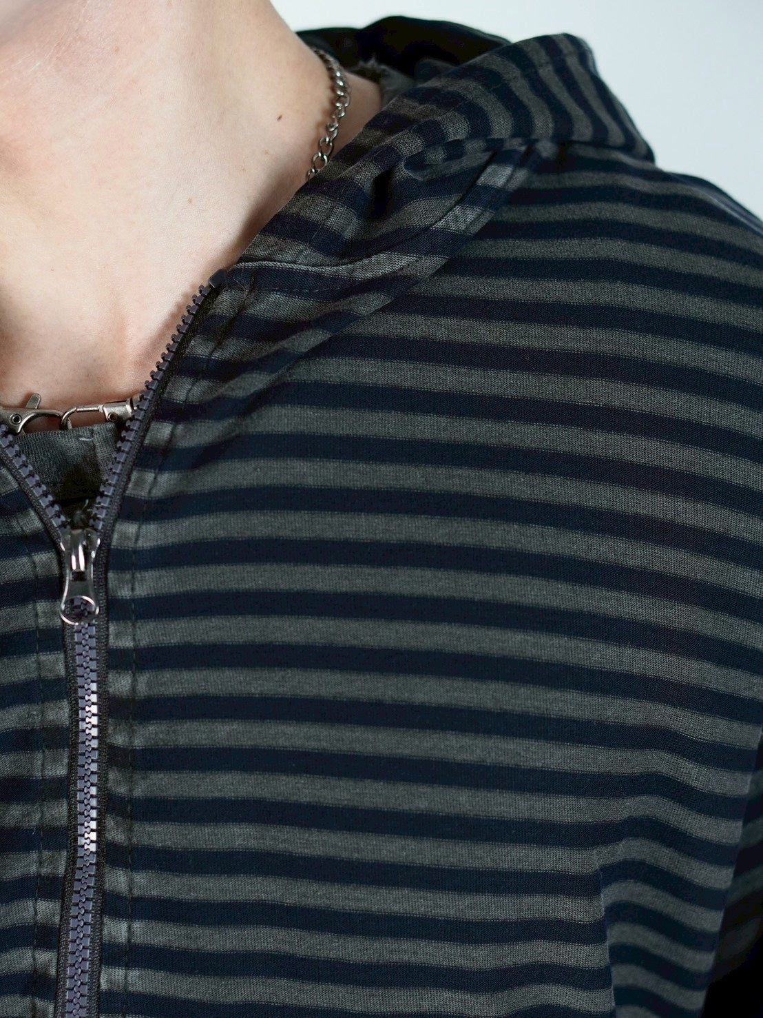 受注制【Chikashitsu +】pigment border zip hoodie (2color)