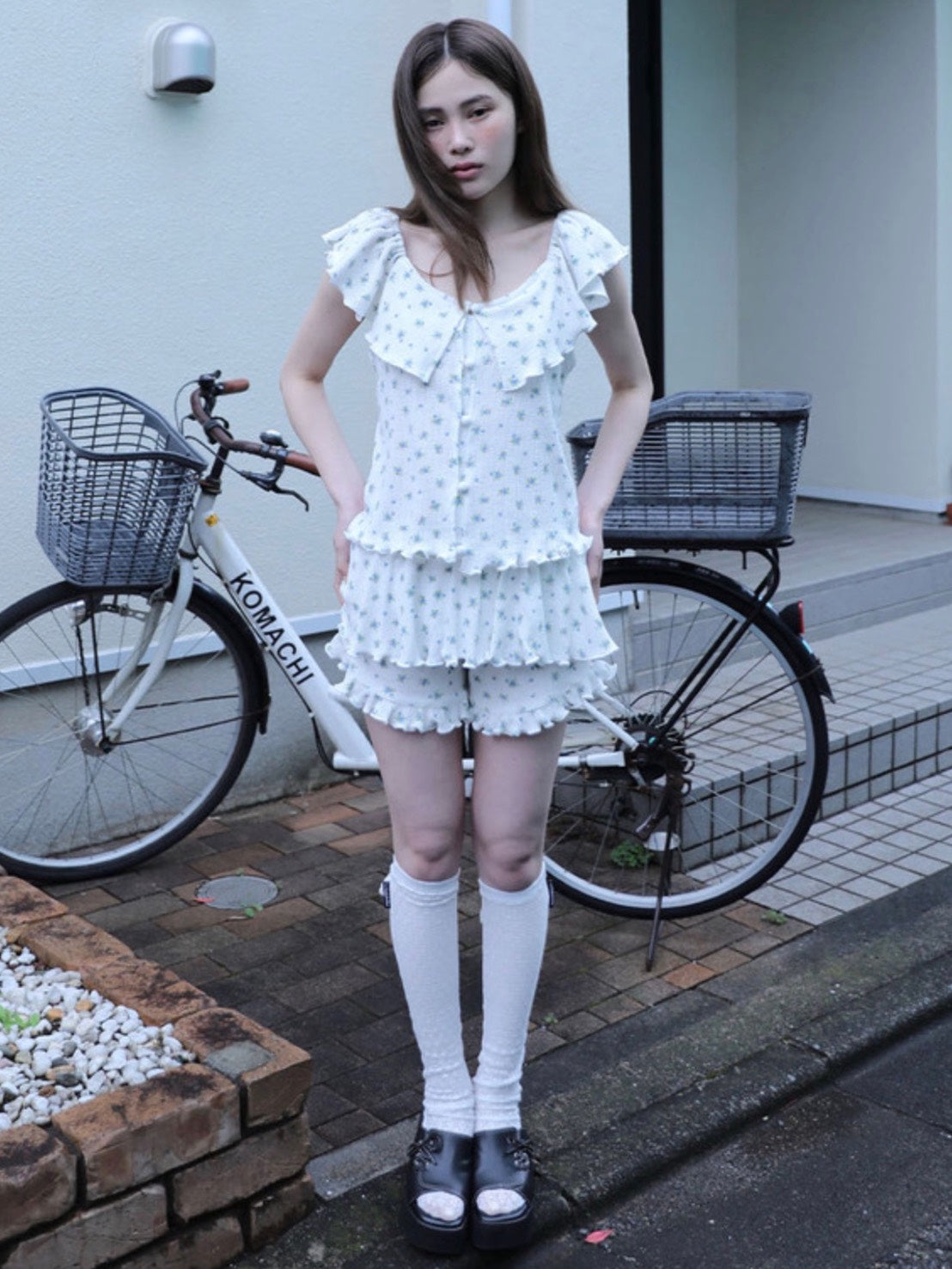 【Uglyshadow】RUFFLE FLOWER BLOUSE