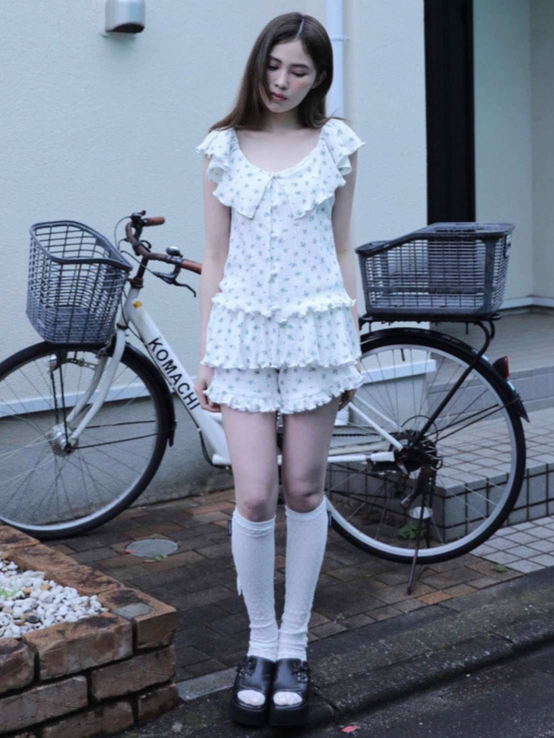 【Uglyshadow】RUFFLE FLOWER BLOUSE