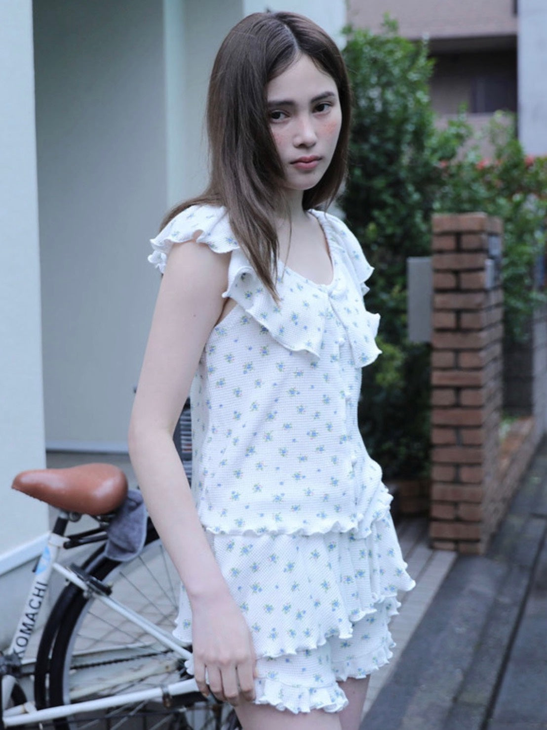【Uglyshadow】RUFFLE FLOWER BLOUSE