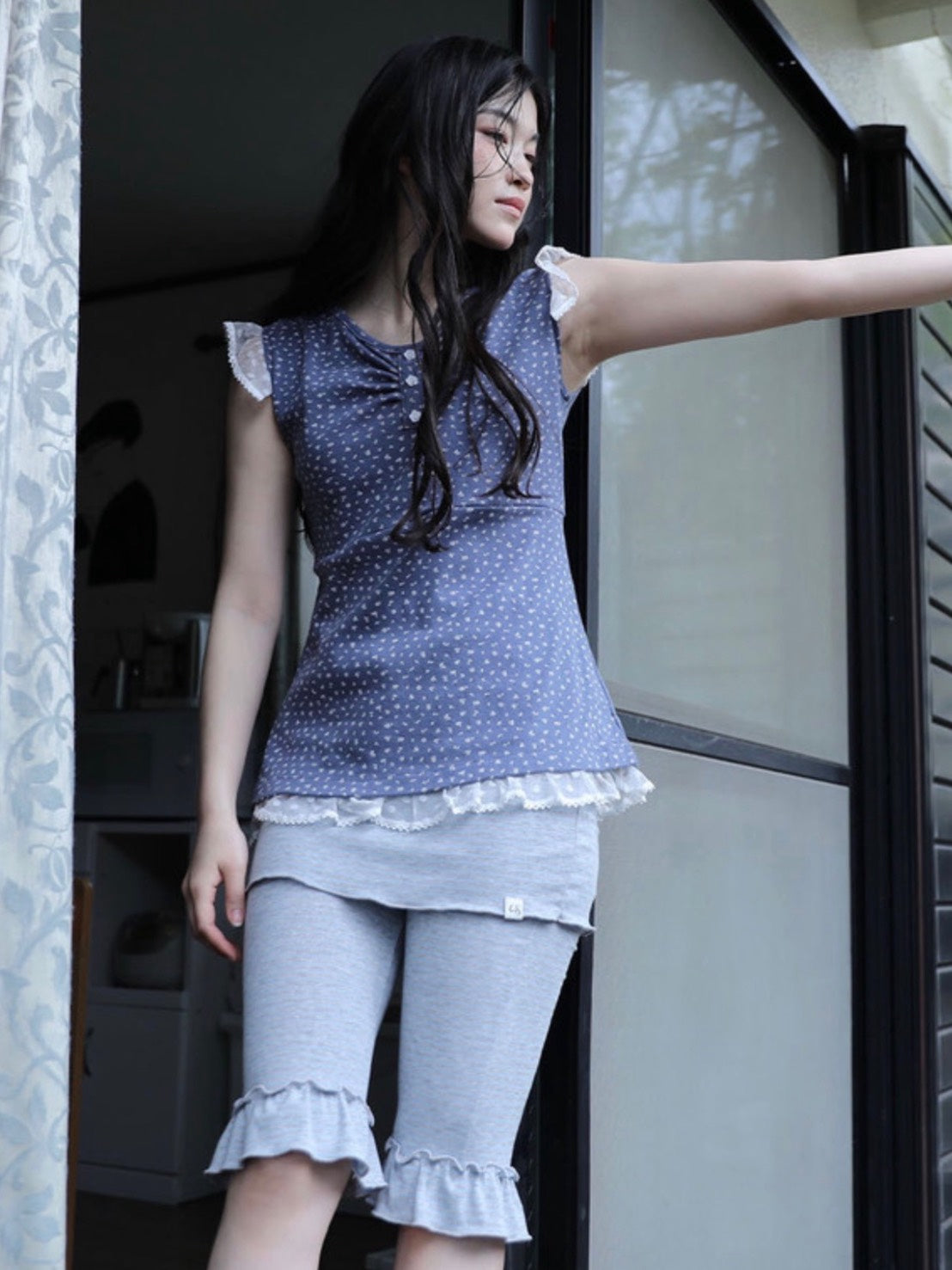 【Uglyshadow】FRILL CAPRI SKIRT PANTS