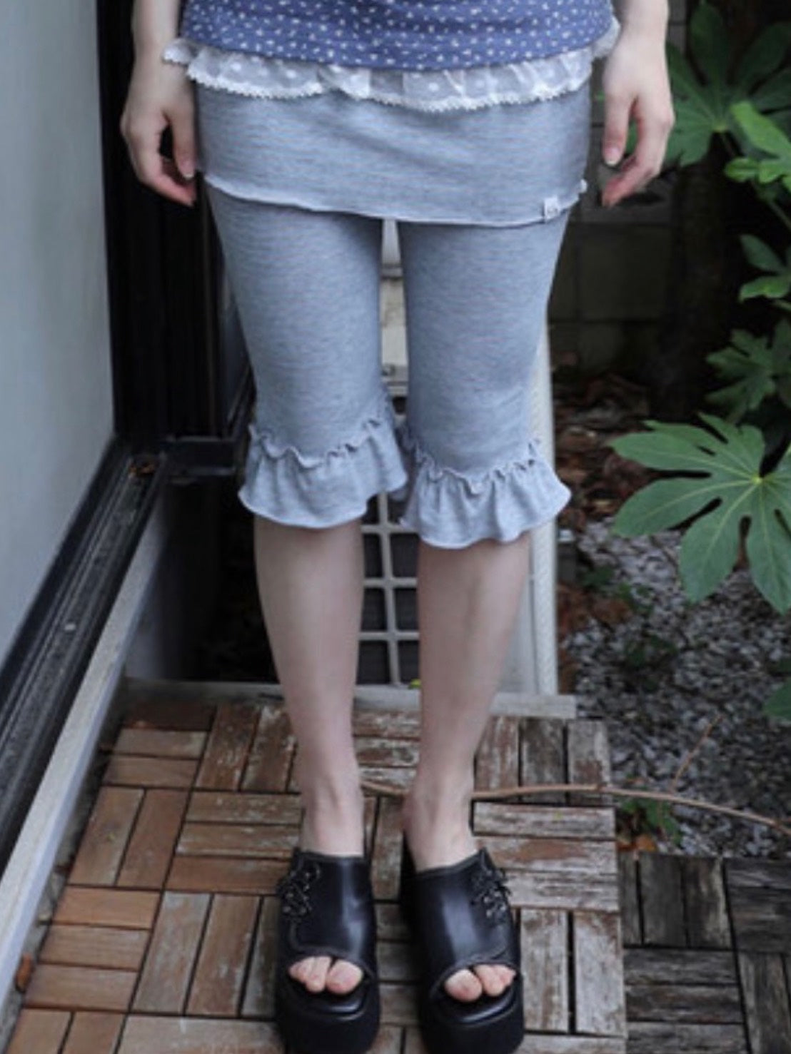 【Uglyshadow】FRILL CAPRI SKIRT PANTS