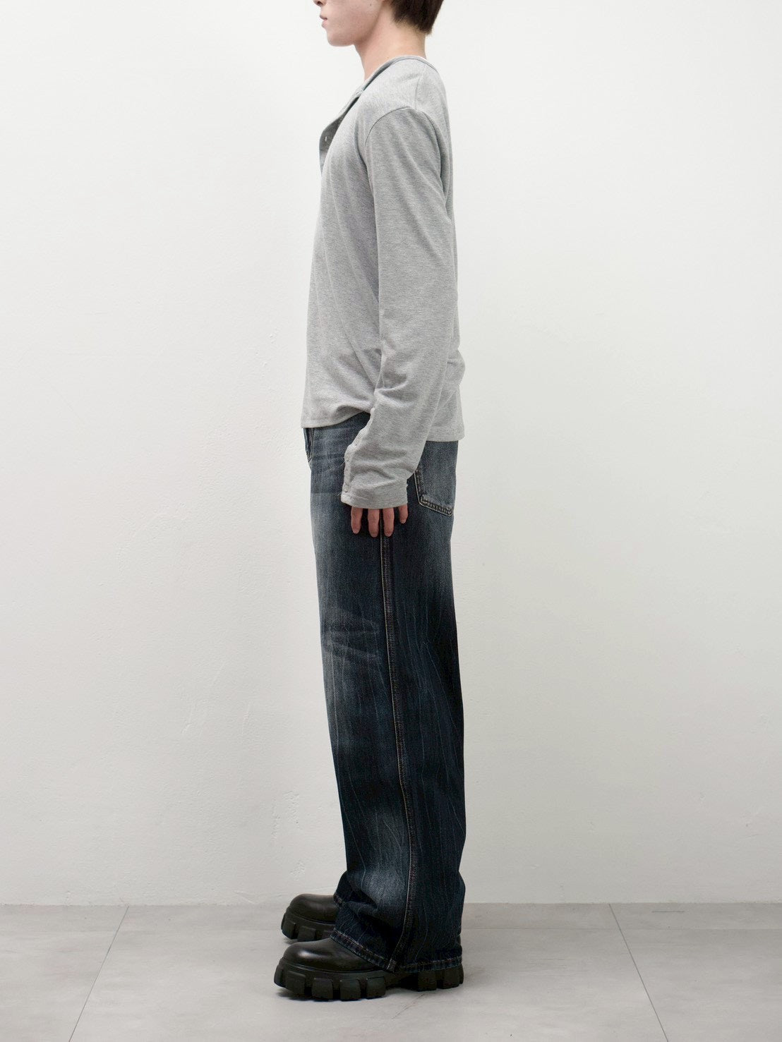 受注制【Chikashitsu +】washed slim denim pants