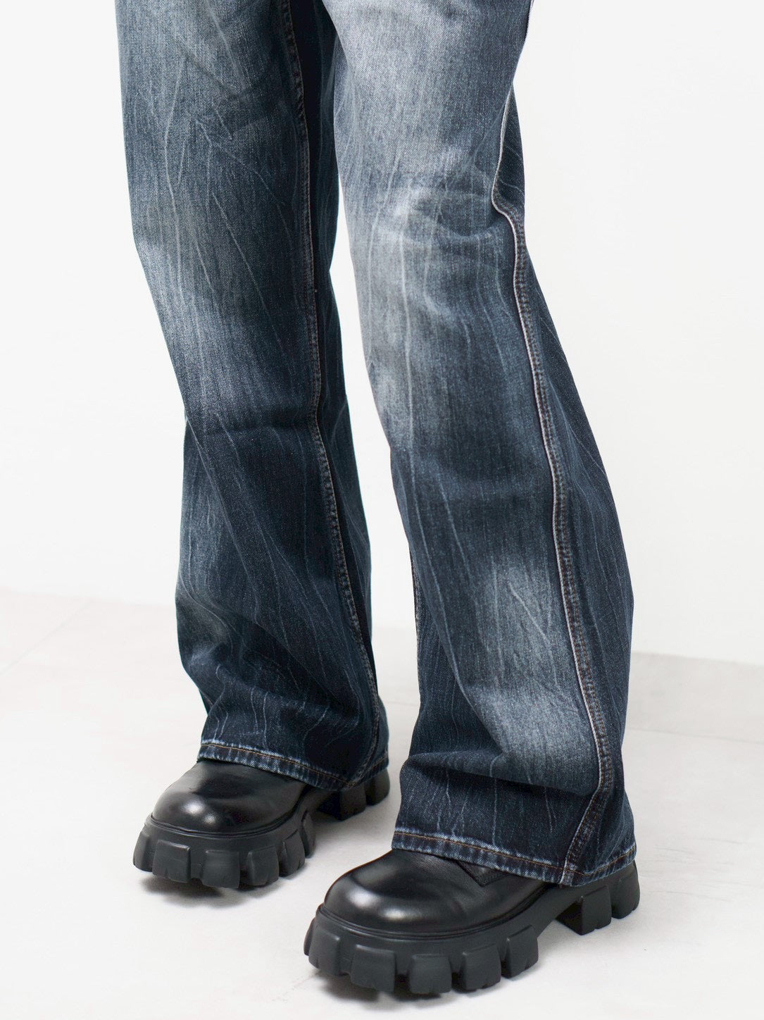 受注制【Chikashitsu +】washed slim denim pants