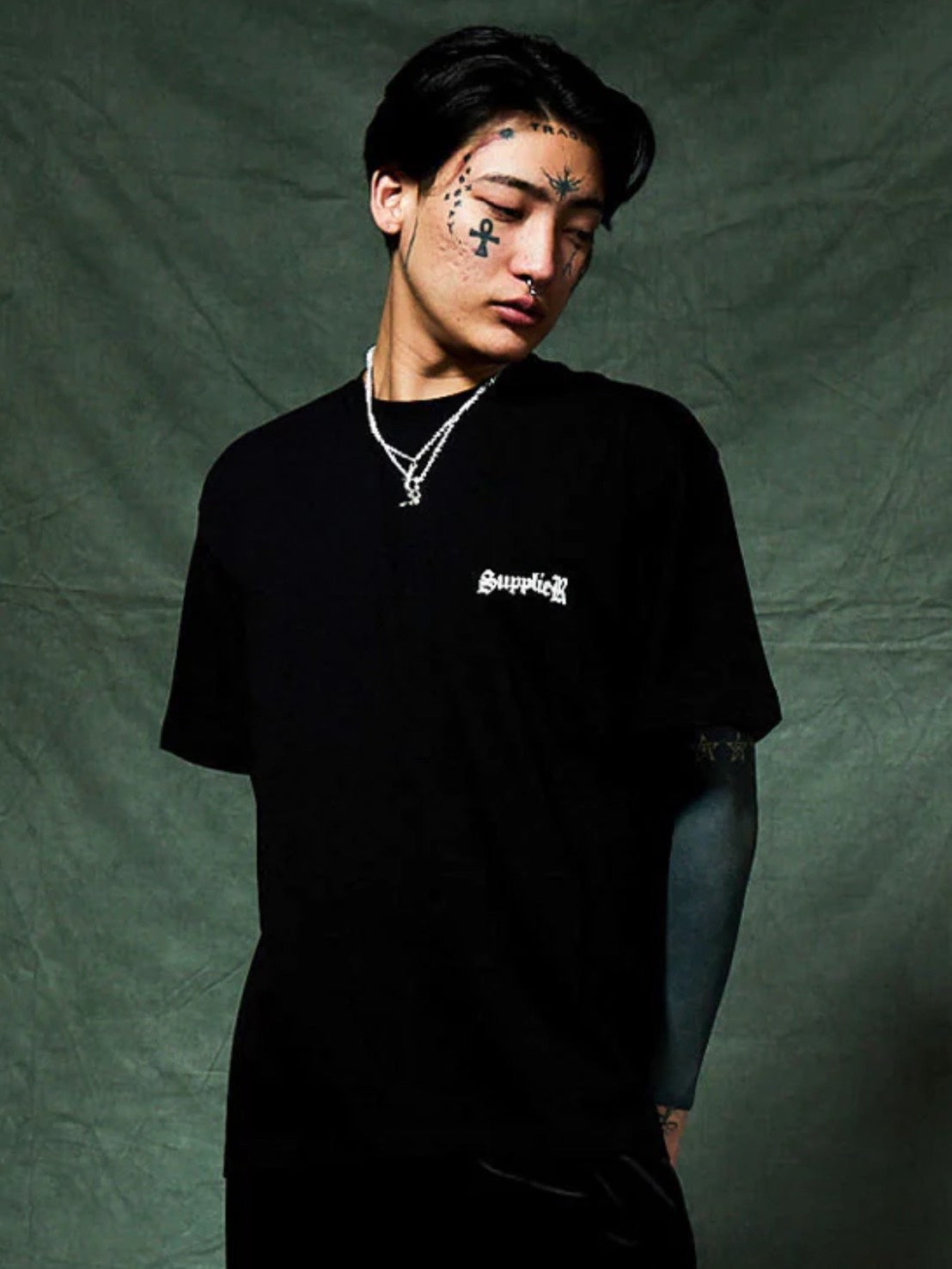 【SUPPLIER】Spray Cross Rhinestone Tee