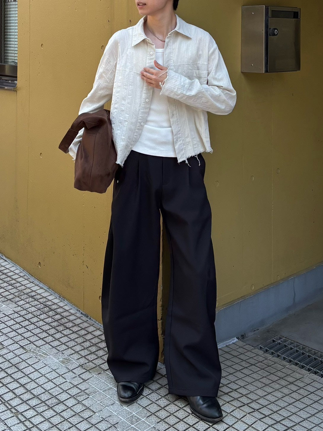 受注制【Chikashitsu +】curve tuck rivet wide slacks