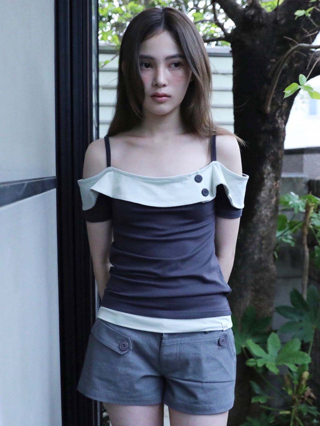 【Uglyshadow】BUTTON CONTRAST OFF-SHOULDER
