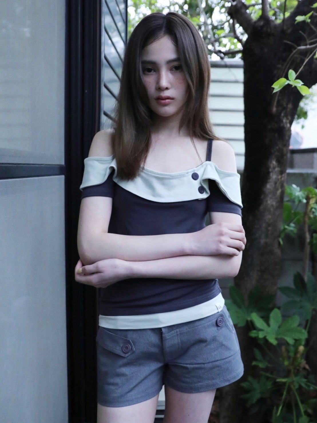 【Uglyshadow】BUTTON CONTRAST OFF-SHOULDER