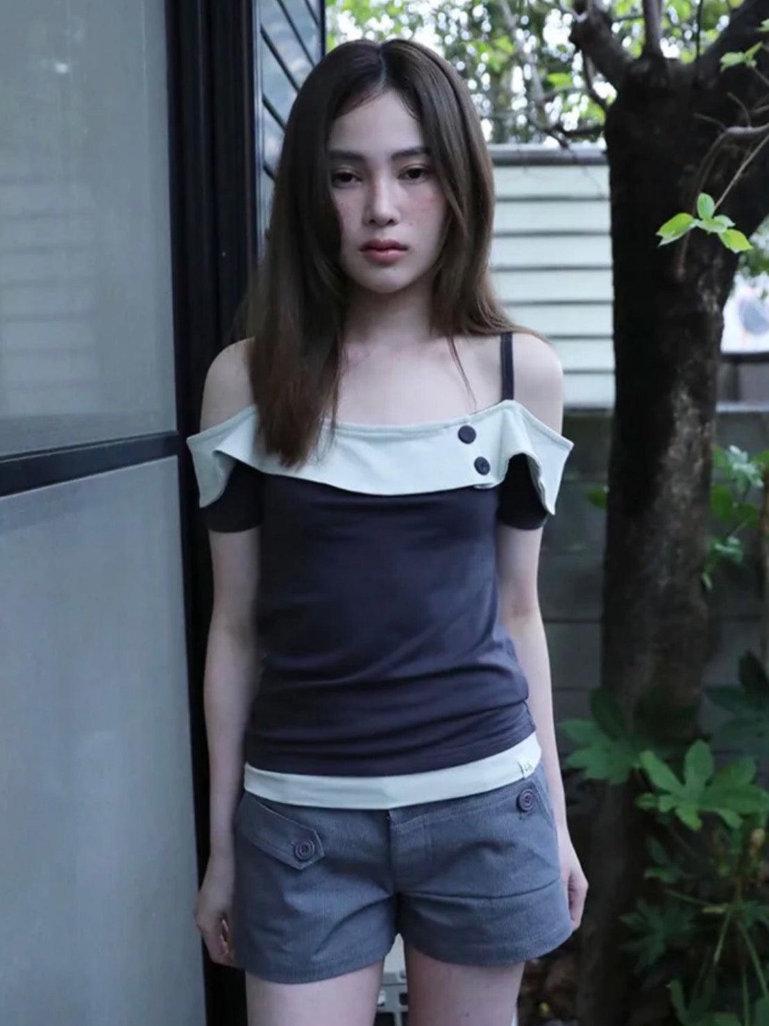 【Uglyshadow】BUTTON CONTRAST OFF-SHOULDER