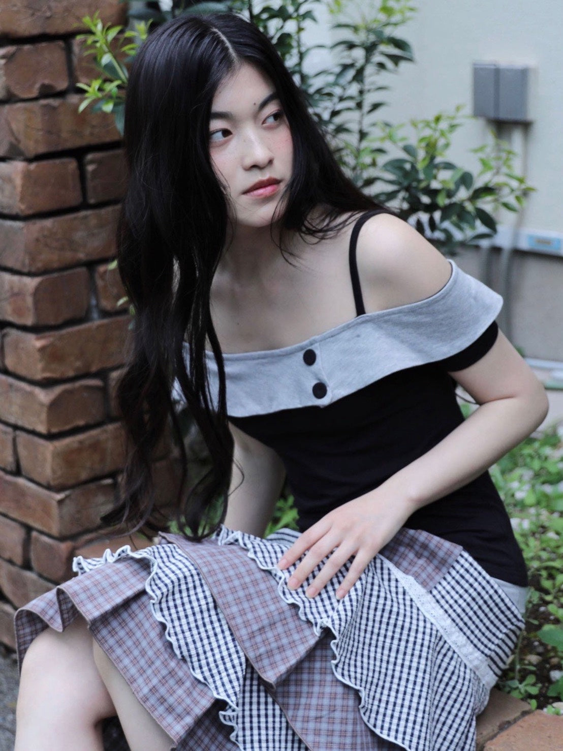 【Uglyshadow】BUTTON CONTRAST OFF-SHOULDER