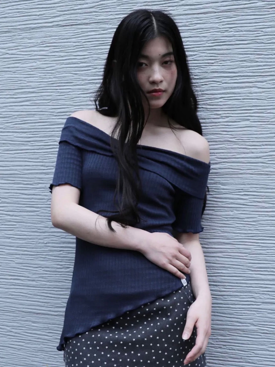 【Uglyshadow】ASYMMETRIC RIB OFF-SHOULDER TEE