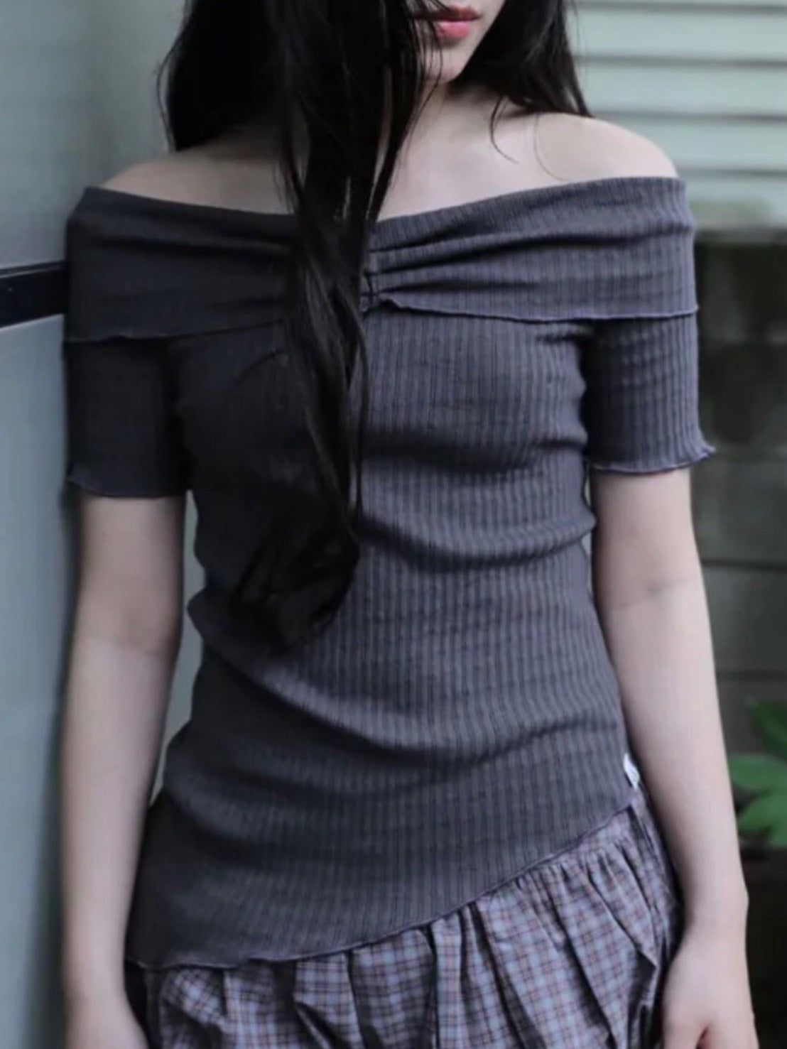 【Uglyshadow】ASYMMETRIC RIB OFF-SHOULDER TEE