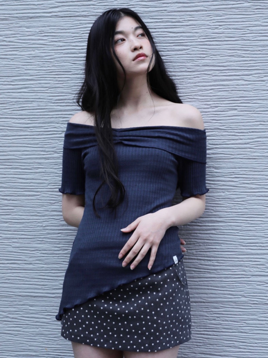 【Uglyshadow】ASYMMETRIC RIB OFF-SHOULDER TEE