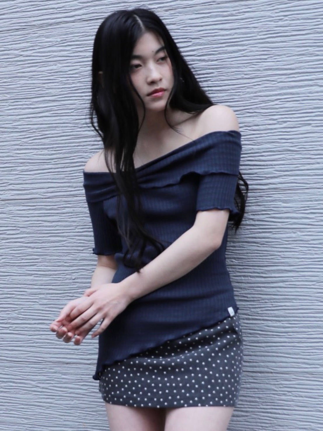 【Uglyshadow】ASYMMETRIC RIB OFF-SHOULDER TEE