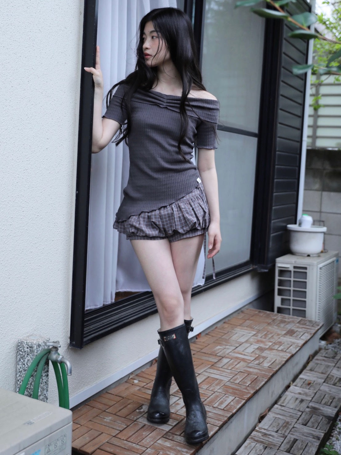 【Uglyshadow】ASYMMETRIC RIB OFF-SHOULDER TEE